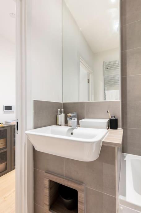 شقة Cozy Flat In Hip East لندن المظهر الخارجي الصورة
