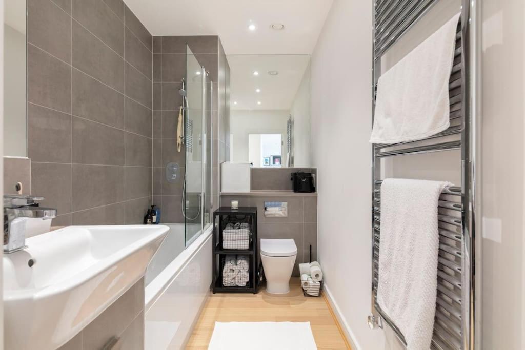 شقة Cozy Flat In Hip East لندن المظهر الخارجي الصورة
