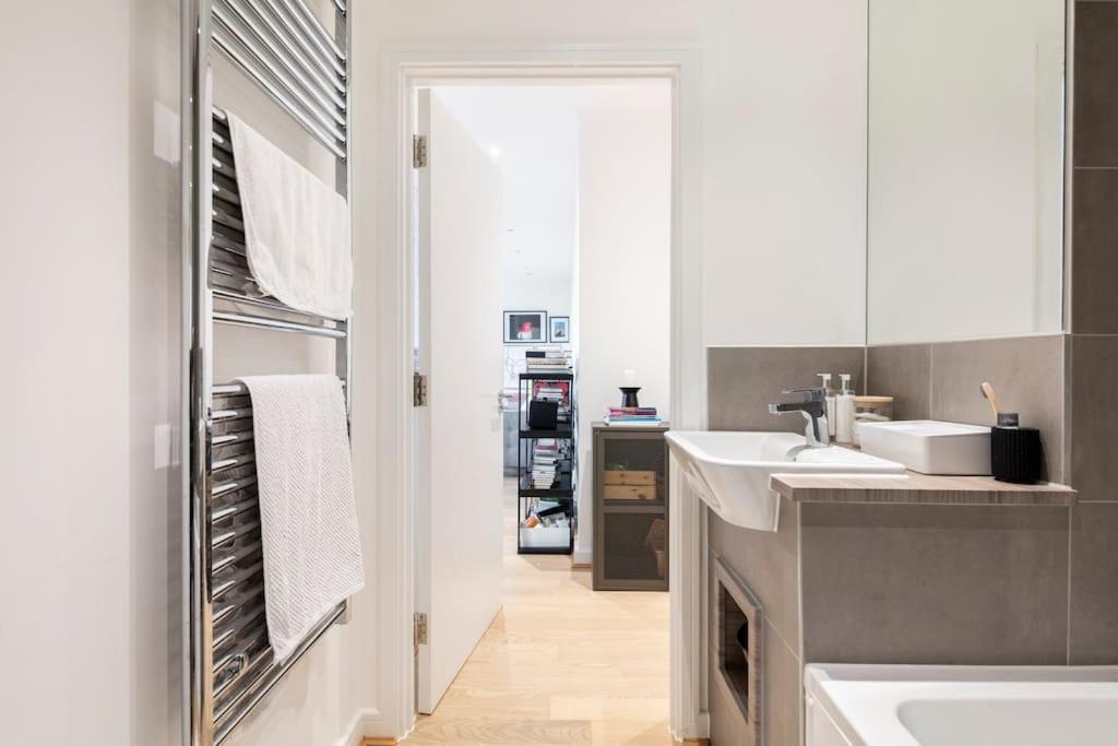 شقة Cozy Flat In Hip East لندن المظهر الخارجي الصورة